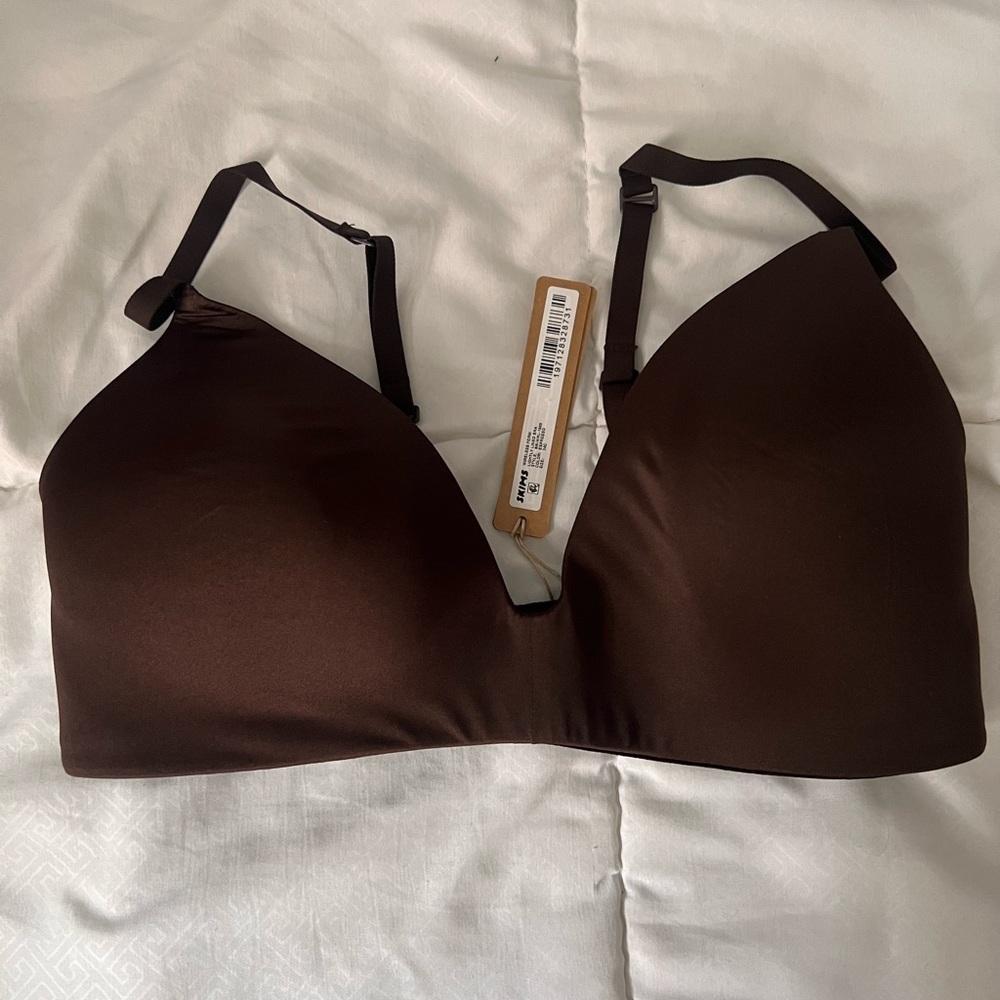 SKIMS wireless tshirt bra NWT